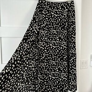 Black and white spotted long skirt